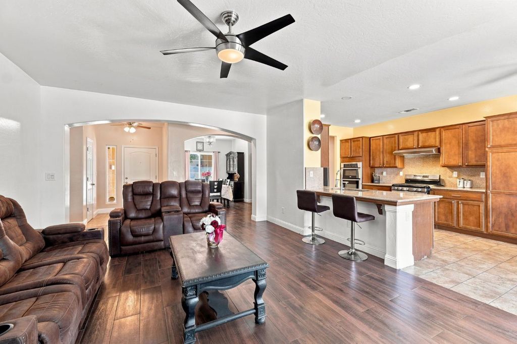 Image 6 of property listing at 537 S Fordham Avenue, Fresno, CA 93727