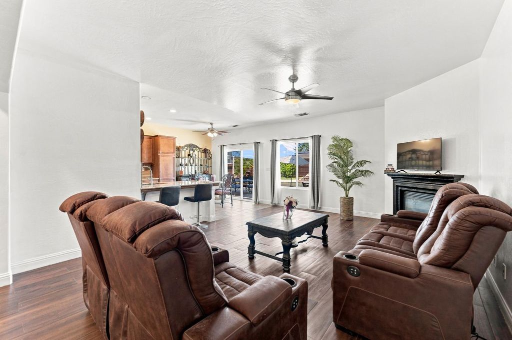 Image 7 of property listing at 537 S Fordham Avenue, Fresno, CA 93727