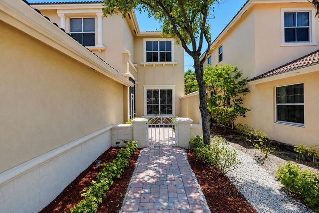 3945 Torres Circle, West Palm Beach, FL 33409