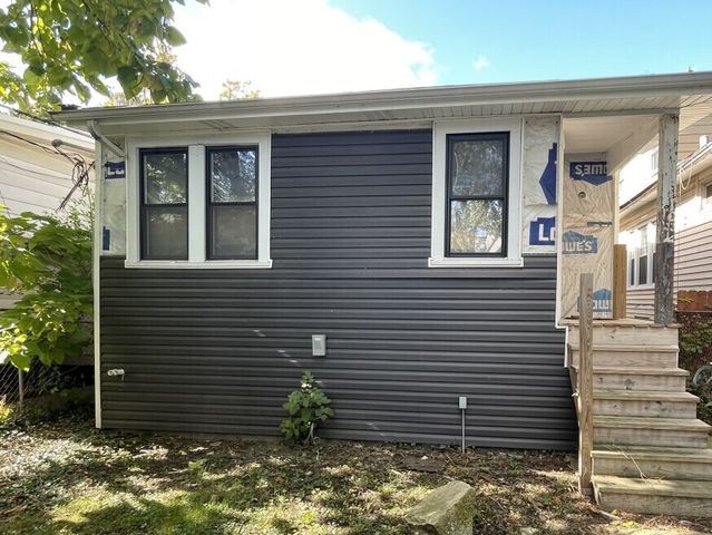 7821 S Oglesby Avenue, Chicago, IL 60649