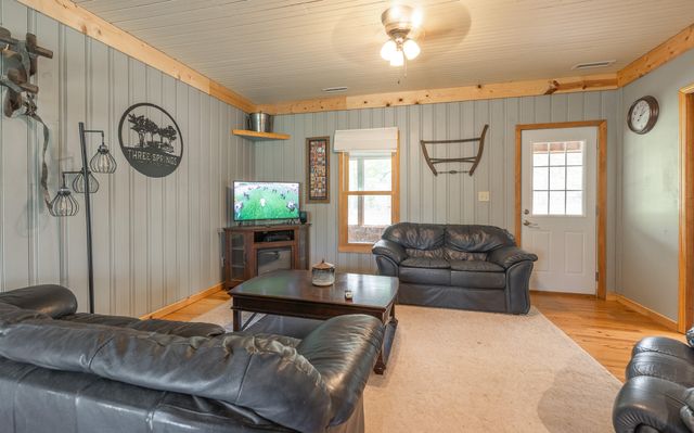 20623 W Ashley Creek Road, Raymondville, MO 65555