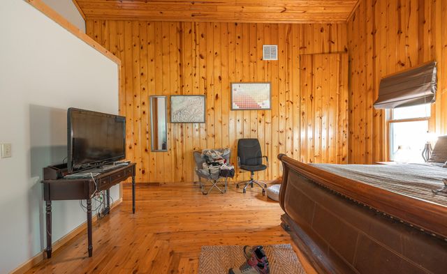 20623 W Ashley Creek Road, Raymondville, MO 65555