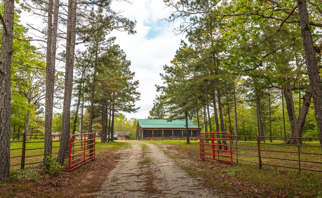 20623 W Ashley Creek Road, Raymondville, MO 65555