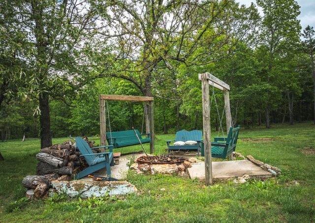 20623 W Ashley Creek Road, Raymondville, MO 65555