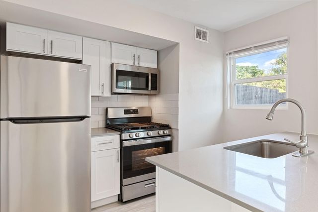 5005 Manor Road 123, Austin, TX 78723