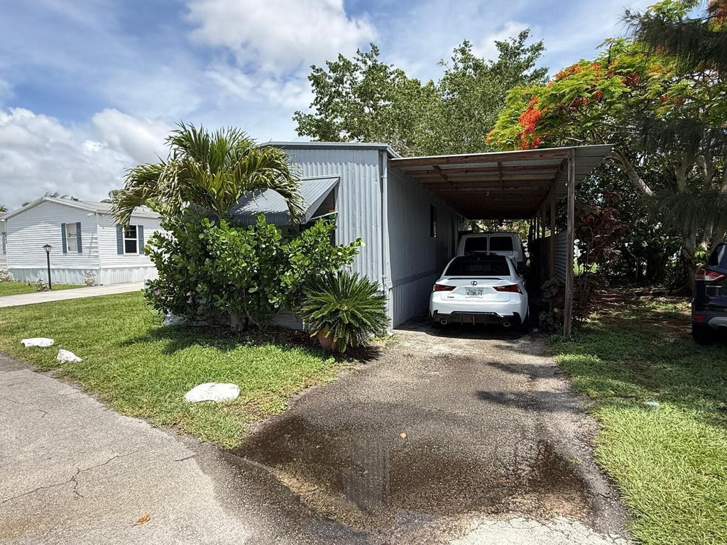 3875 Sheraton Circle 121, Boynton Beach, FL 33436