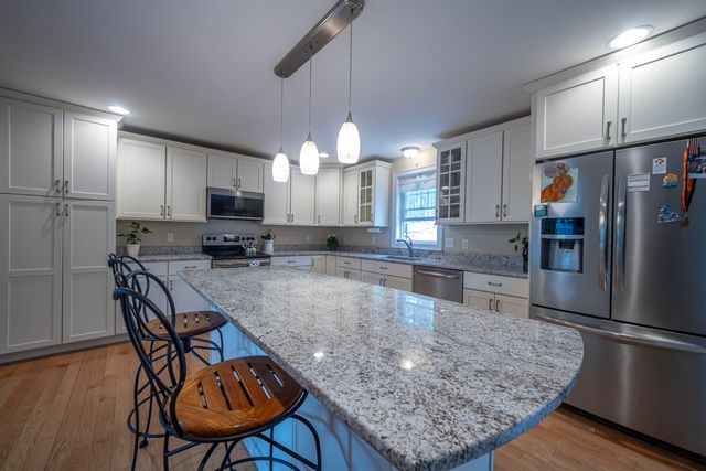23 Valleyview Drive, Merrimack, NH 03054