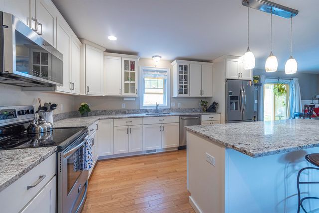 23 Valleyview Drive, Merrimack, NH 03054