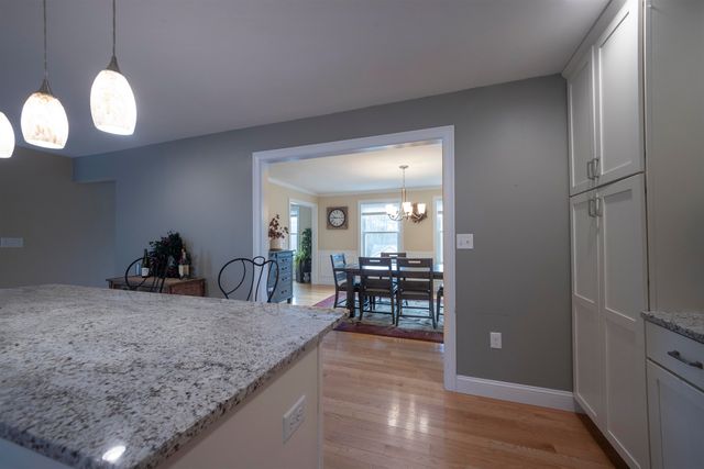 23 Valleyview Drive, Merrimack, NH 03054