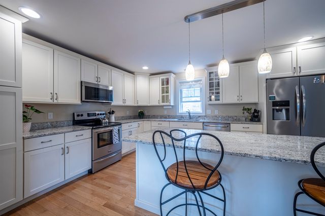 23 Valleyview Drive, Merrimack, NH 03054