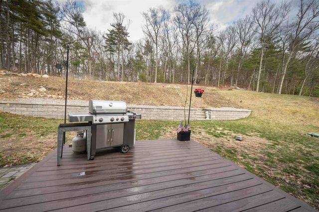 23 Valleyview Drive, Merrimack, NH 03054