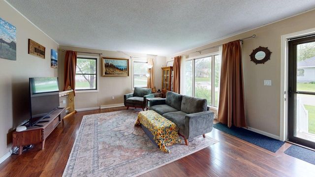 107 6th Avenue, Sully, IA 50251