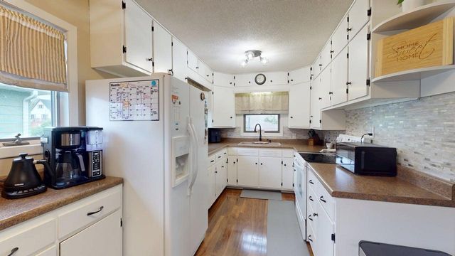 107 6th Avenue, Sully, IA 50251