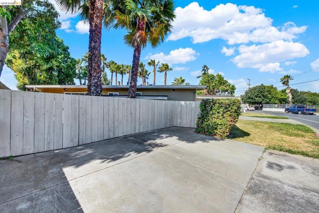 8 N Lake Dr, Antioch, CA 94509