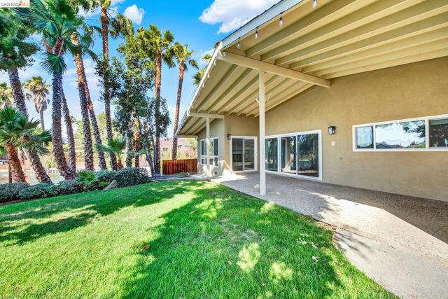 8 N Lake Dr, Antioch, CA 94509