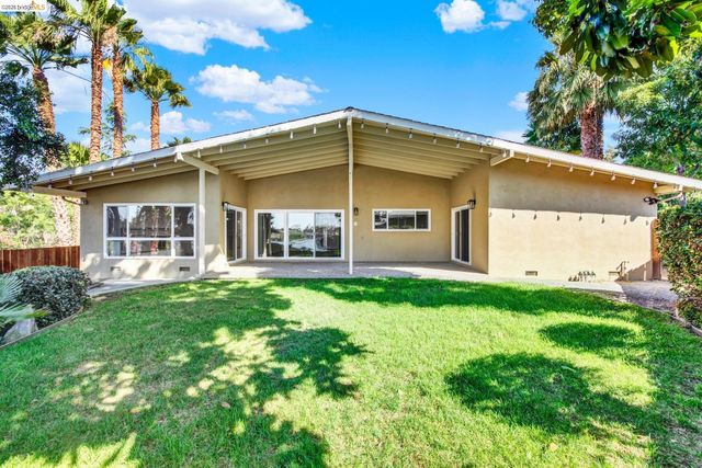 8 N Lake Dr, Antioch, CA 94509