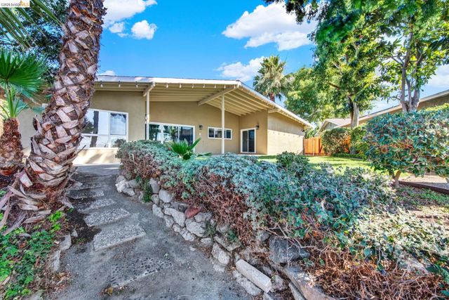 8 N Lake Dr, Antioch, CA 94509