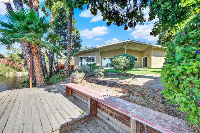 8 N Lake Dr, Antioch, CA 94509