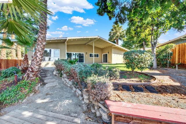 8 N Lake Dr, Antioch, CA 94509