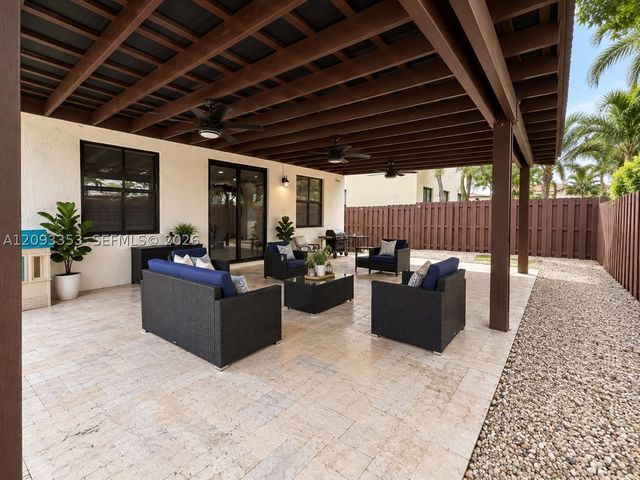 8830 NW 101st Pl, Doral, FL 33178