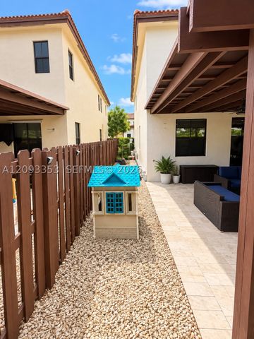 8830 NW 101st Pl, Doral, FL 33178