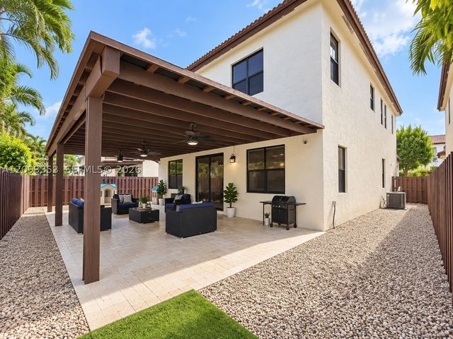 8830 NW 101st Pl, Doral, FL 33178