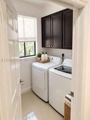 8830 NW 101st Pl, Doral, FL 33178