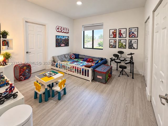 8830 NW 101st Pl, Doral, FL 33178
