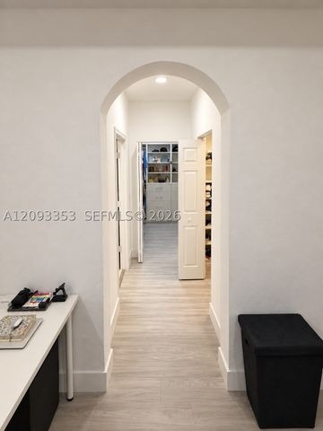 8830 NW 101st Pl, Doral, FL 33178
