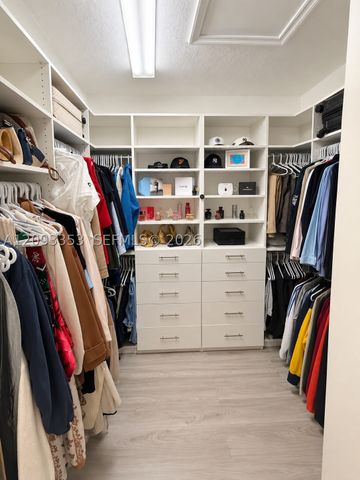 8830 NW 101st Pl, Doral, FL 33178