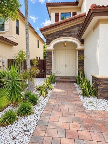 8830 NW 101st Pl, Doral, FL 33178