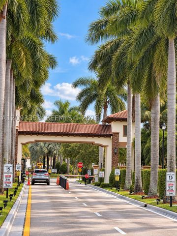 8830 NW 101st Pl, Doral, FL 33178