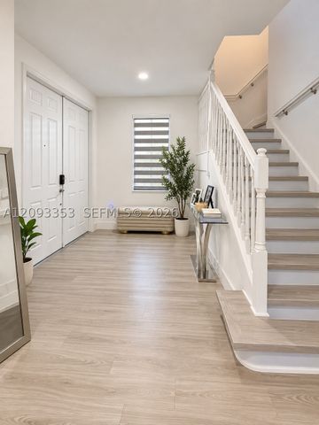 8830 NW 101st Pl, Doral, FL 33178