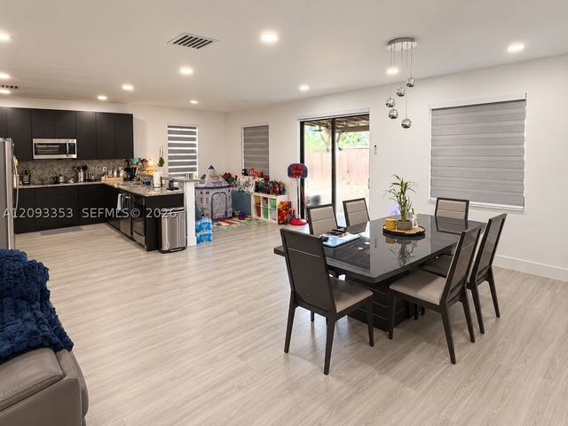 8830 NW 101st Pl, Doral, FL 33178