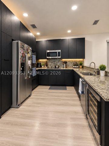 8830 NW 101st Pl, Doral, FL 33178