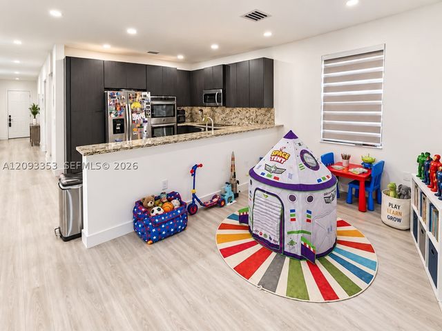 8830 NW 101st Pl, Doral, FL 33178