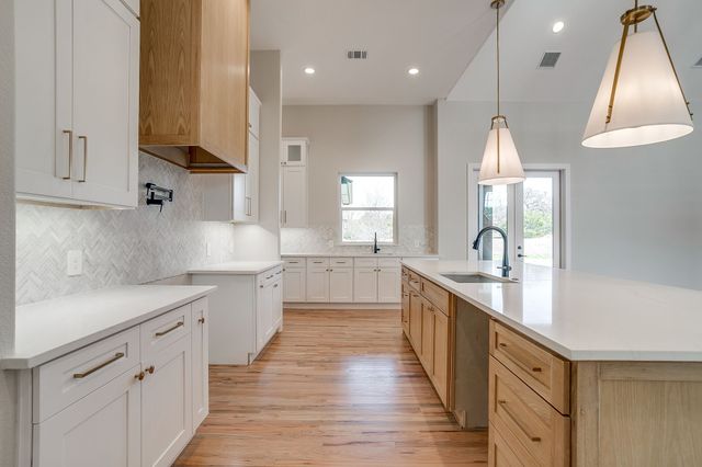 456 Acorn Trail, Granbury, TX 76049