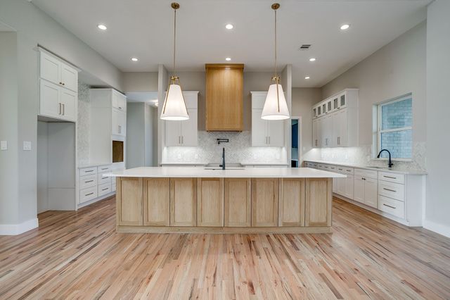 456 Acorn Trail, Granbury, TX 76049