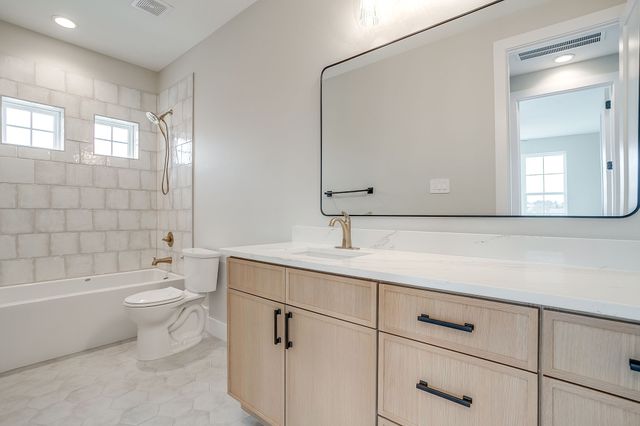 456 Acorn Trail, Granbury, TX 76049