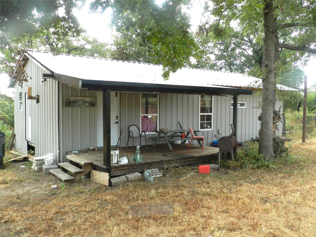 588 Salt Creek Road, Springtown, TX 76082 — exterior