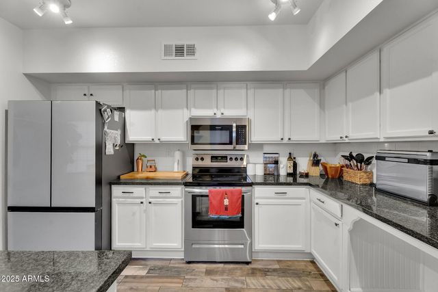 2345 W SHAWNEE Drive, Chandler, AZ 85224