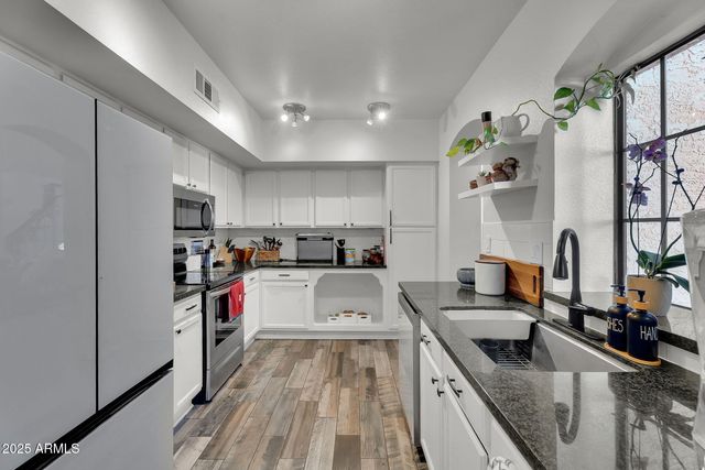 2345 W SHAWNEE Drive, Chandler, AZ 85224