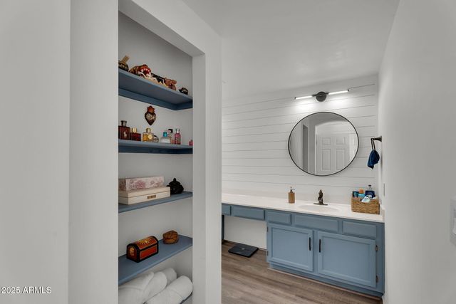 2345 W SHAWNEE Drive, Chandler, AZ 85224