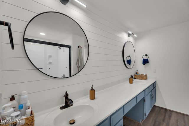 2345 W SHAWNEE Drive, Chandler, AZ 85224