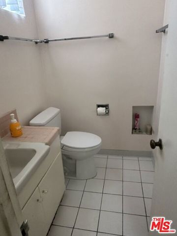 3806 Carmona Avenue, Los Angeles, CA 90008