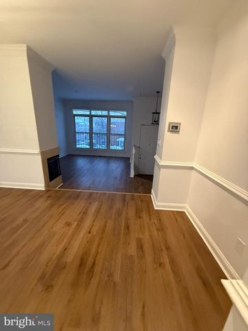 1516 N COLONIAL TER, Arlington, VA 22209