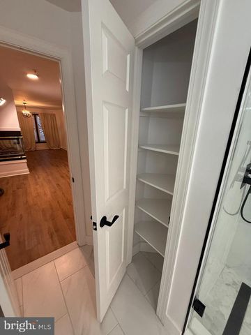 1516 N COLONIAL TER, Arlington, VA 22209