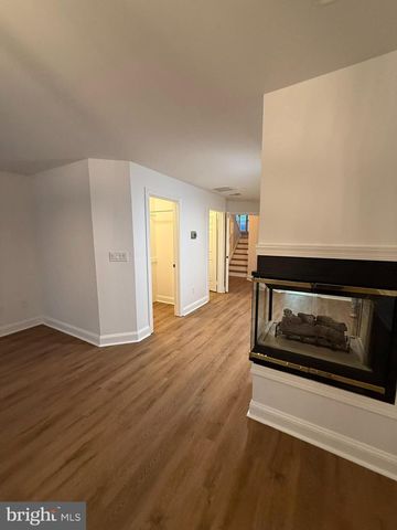 1516 N COLONIAL TER, Arlington, VA 22209