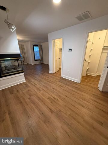 1516 N COLONIAL TER, Arlington, VA 22209