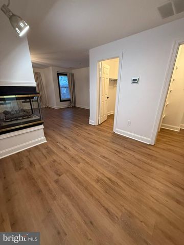 1516 N COLONIAL TER, Arlington, VA 22209